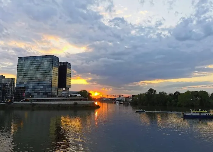 Medienhafen Direkt Am Zentrum