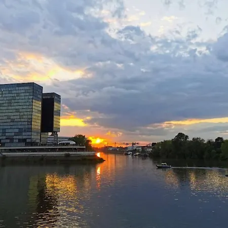 Medienhafen Direkt Am Zentrum